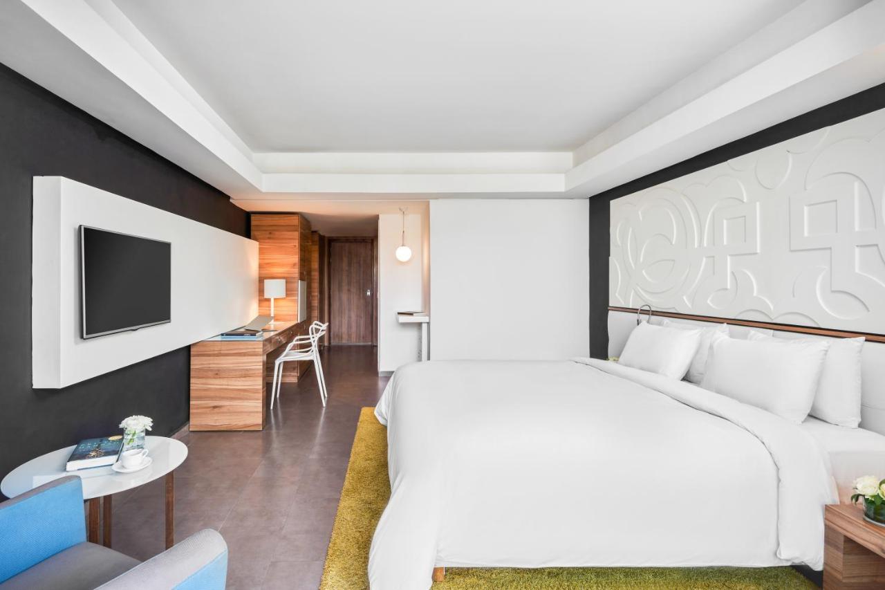 Premium King Room with Pool View,1526514835:JPEG